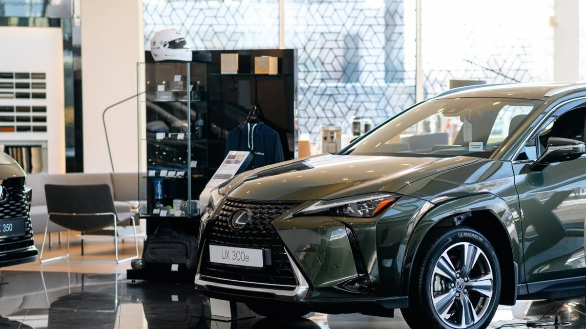 Будівництво автомобільних салонів Lexus і Toyota