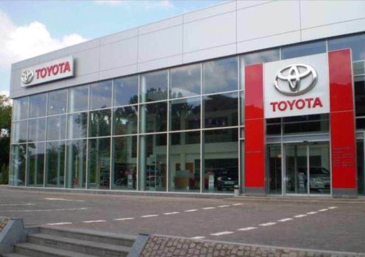 Будівництво автомобільних салонів Lexus і Toyota